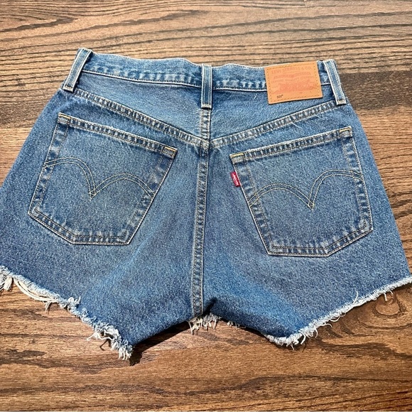Levi’s 501 Cut-Off Denim Jean Shorts Size 26 - Picture 1 of 6